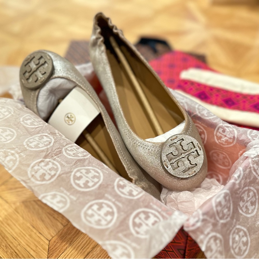 NWT Tory Burch Metallic Suede Travel Flats